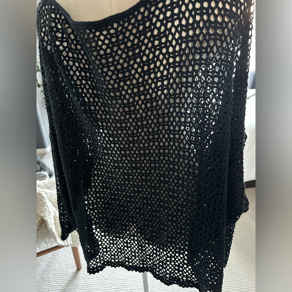 We The Free black V-Neck top, size large - Picture 5 of 10